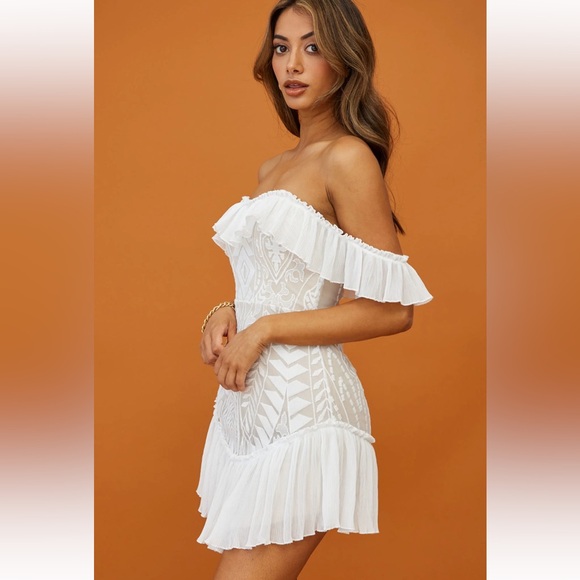 Selfie Leslie Dreamy Off-Shoulder Mini Dress- size small - Picture 3 of 4